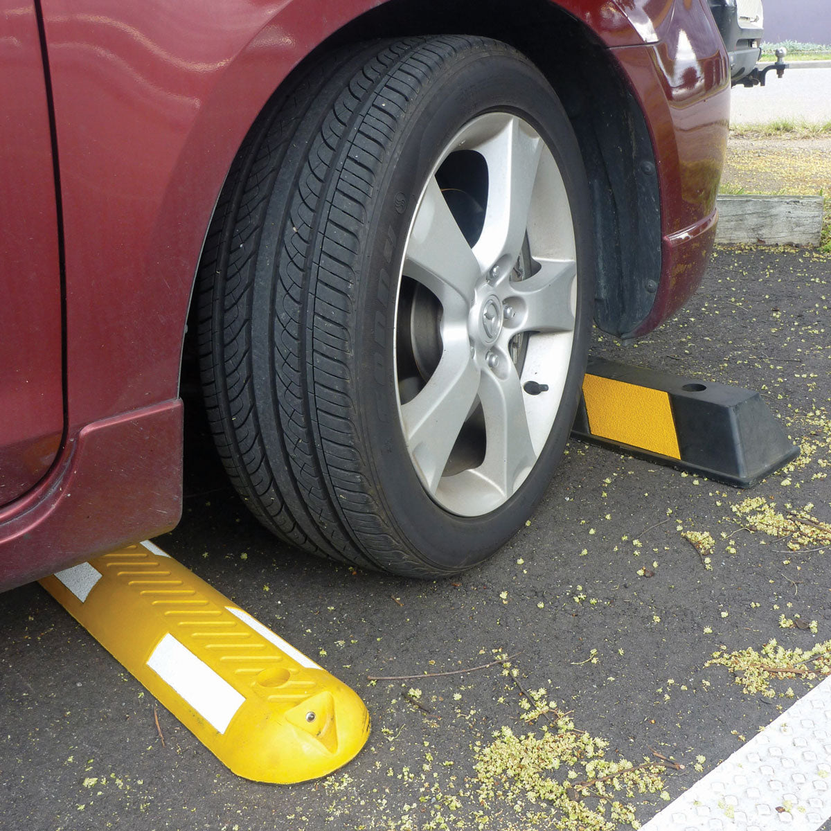 Rubber Parking Separator